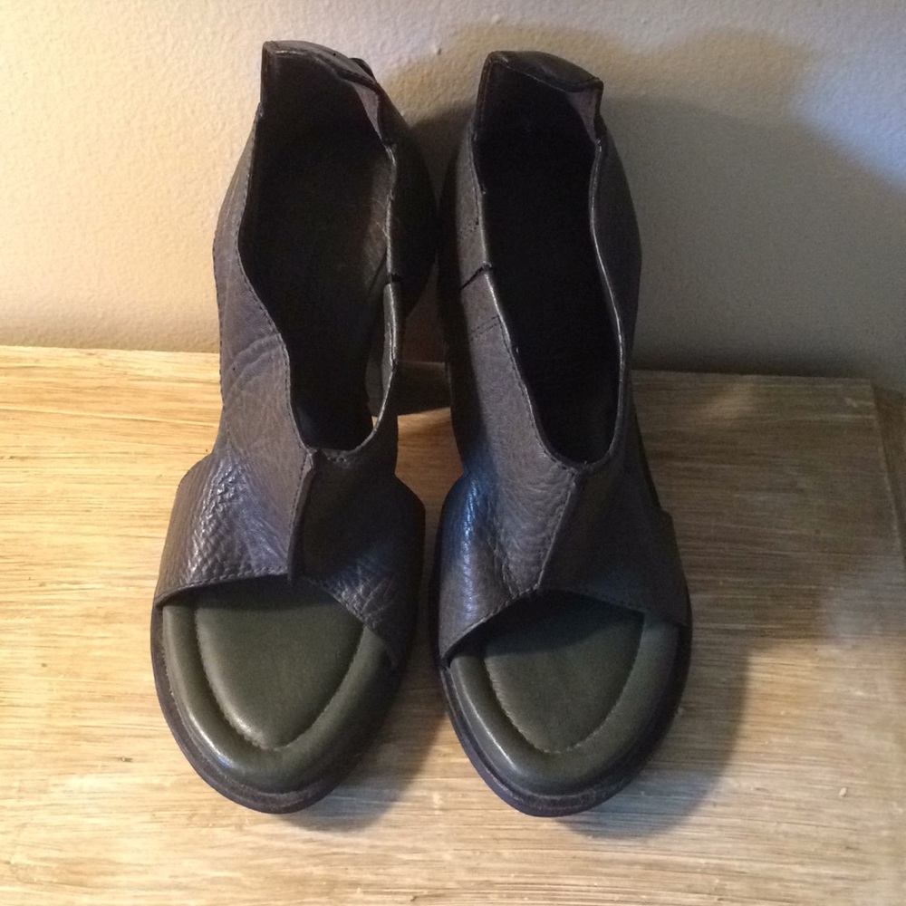 Alexander Wang olive green Chucky heels size 38.
